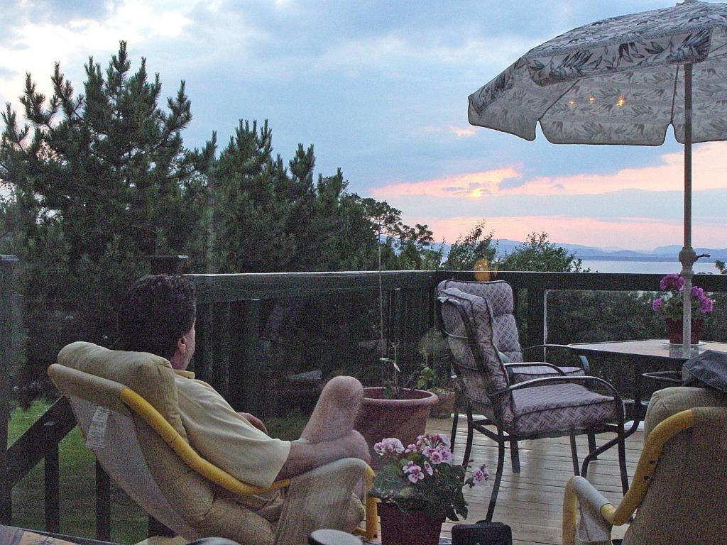 Gite La Halte Du Verger Bed And Breakfast Rivière-du-Loup Exteriör bild