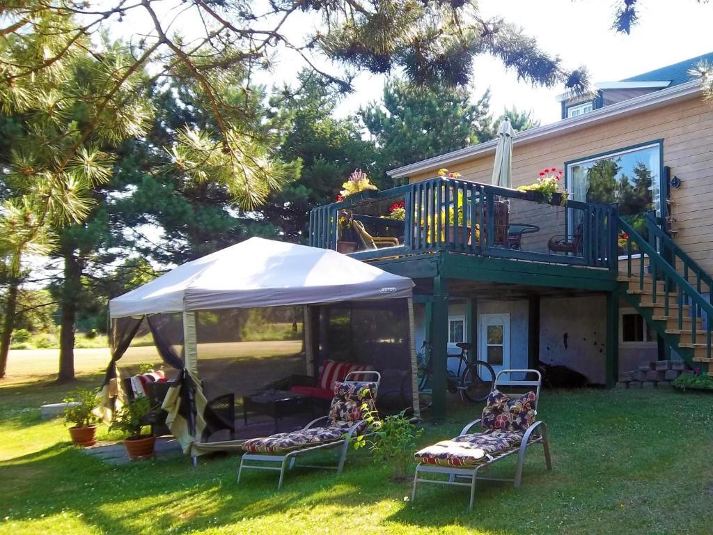 Gite La Halte Du Verger Bed And Breakfast Rivière-du-Loup Exteriör bild