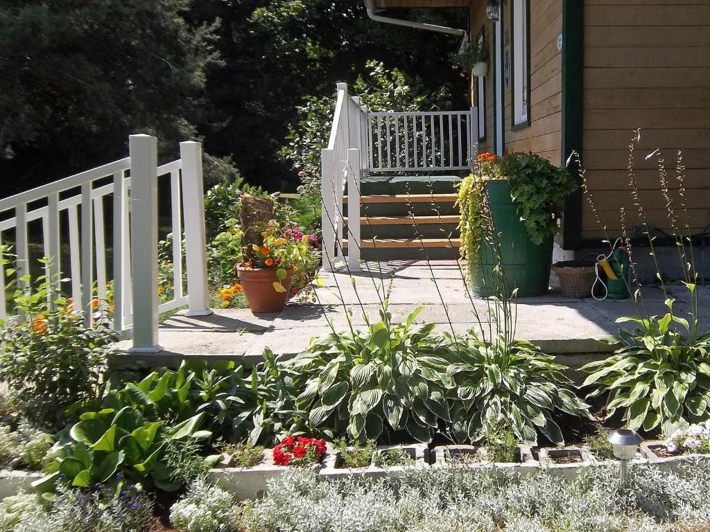 Gite La Halte Du Verger Bed And Breakfast Rivière-du-Loup Exteriör bild