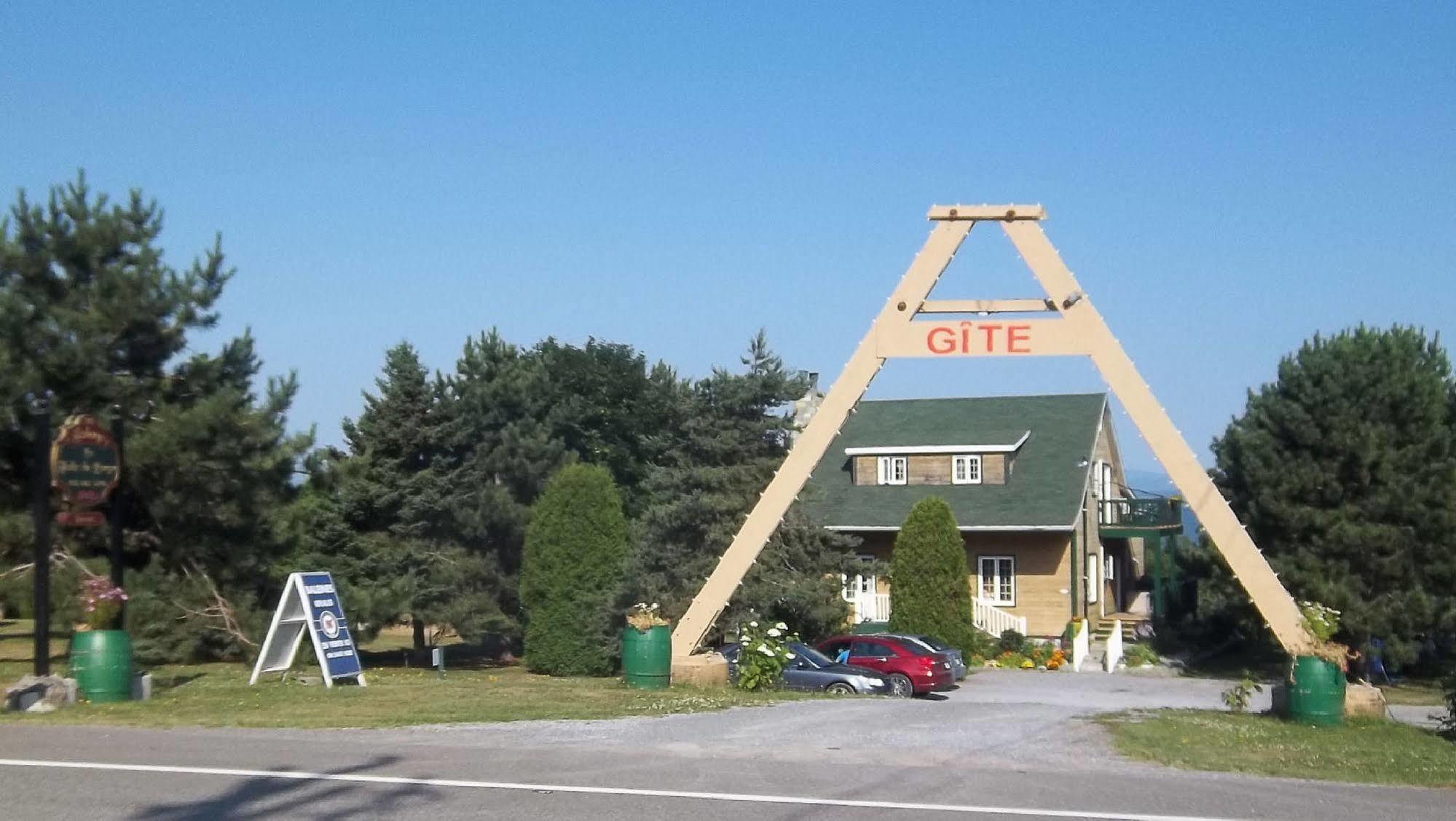 Gite La Halte Du Verger Bed And Breakfast Rivière-du-Loup Exteriör bild