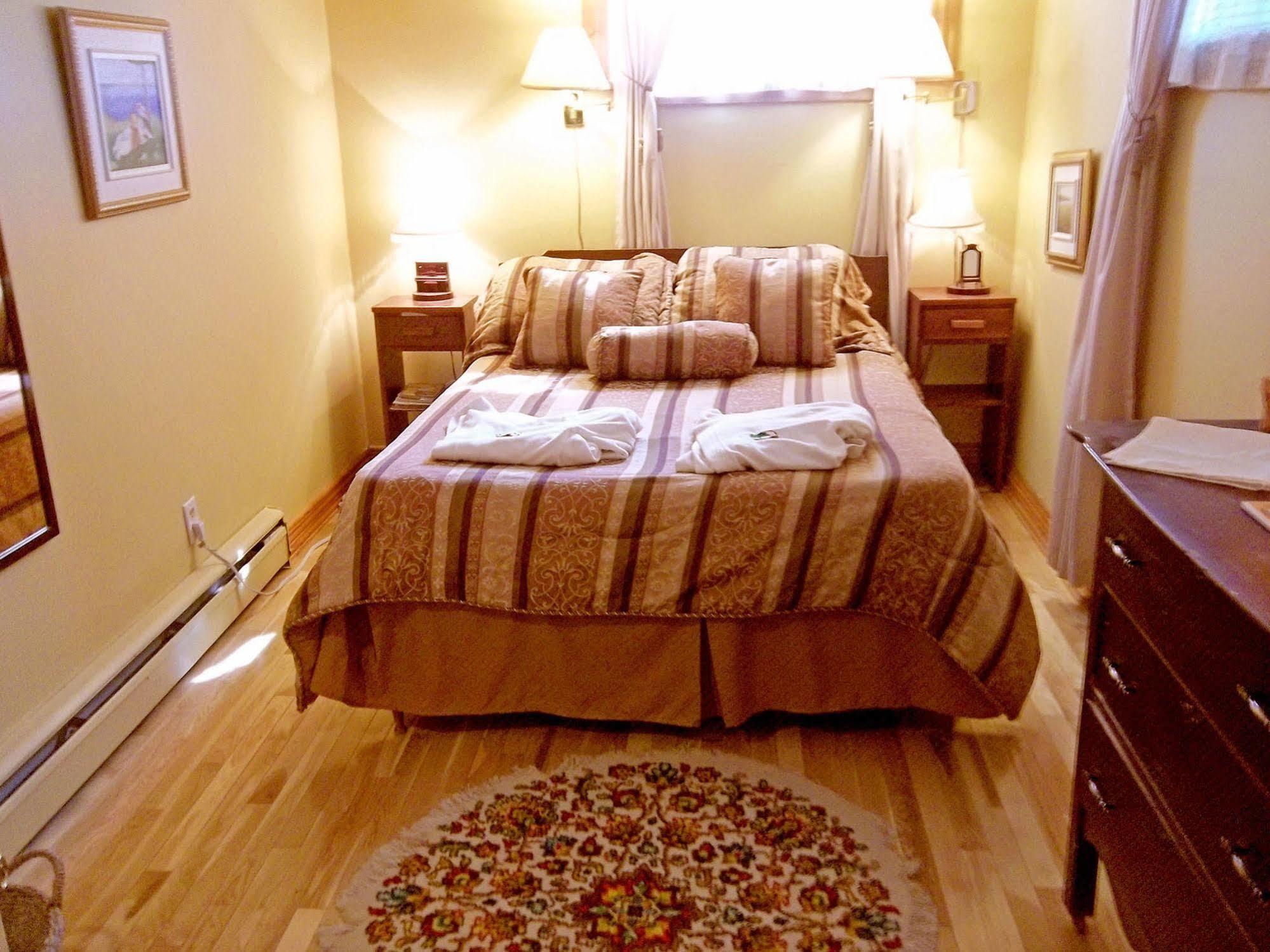 Gite La Halte Du Verger Bed And Breakfast Rivière-du-Loup Exteriör bild