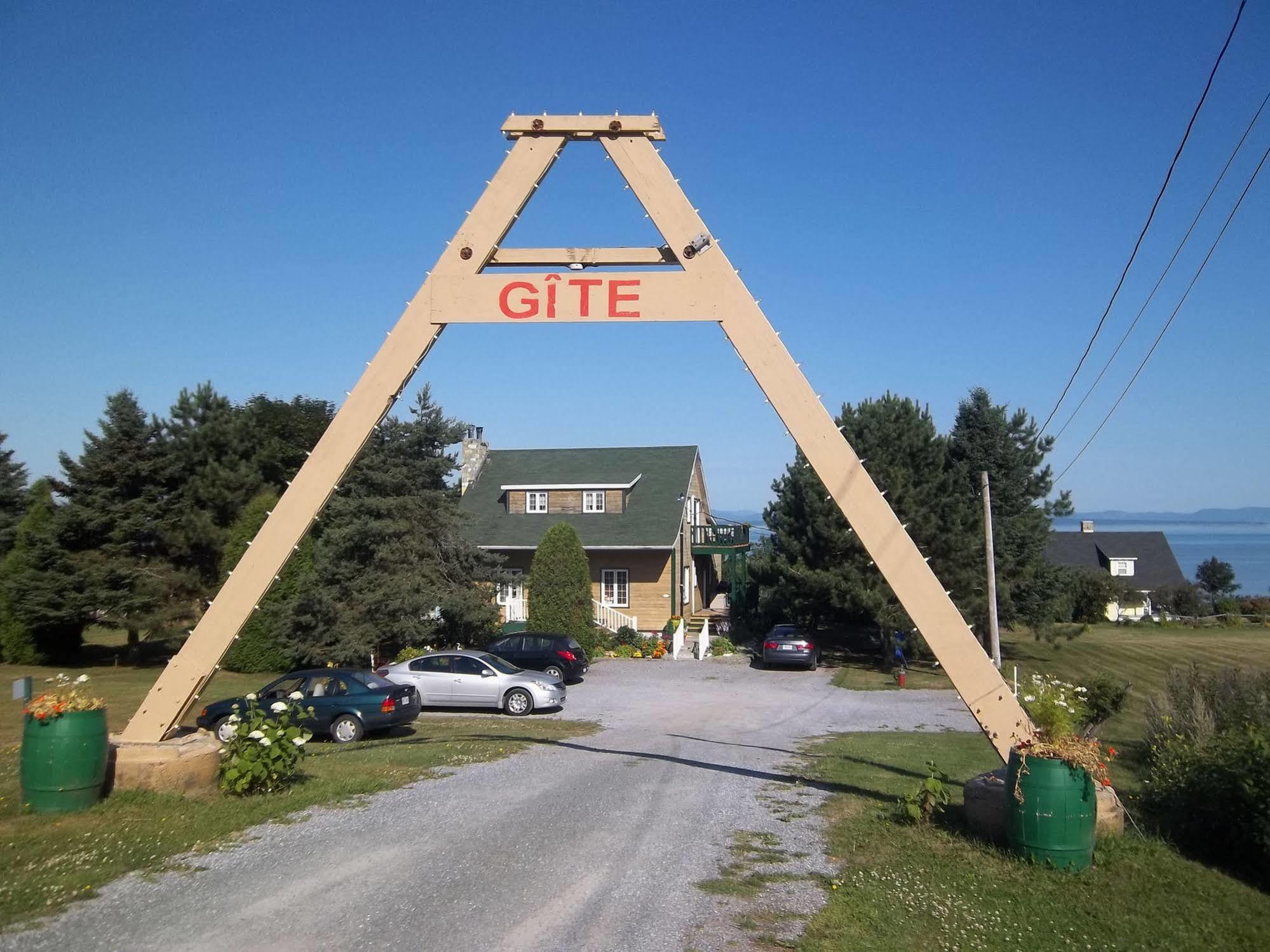 Gite La Halte Du Verger Bed And Breakfast Rivière-du-Loup Exteriör bild