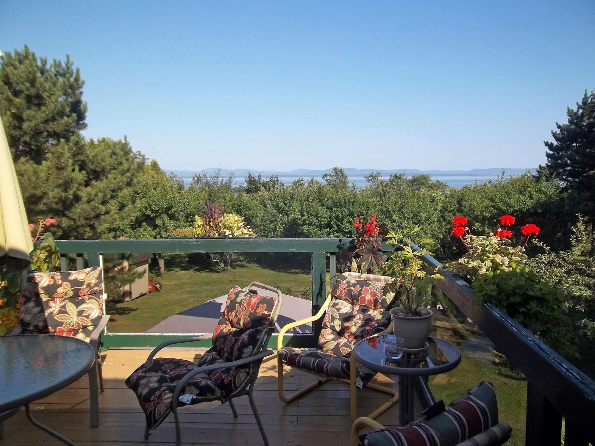 Gite La Halte Du Verger Bed And Breakfast Rivière-du-Loup Exteriör bild