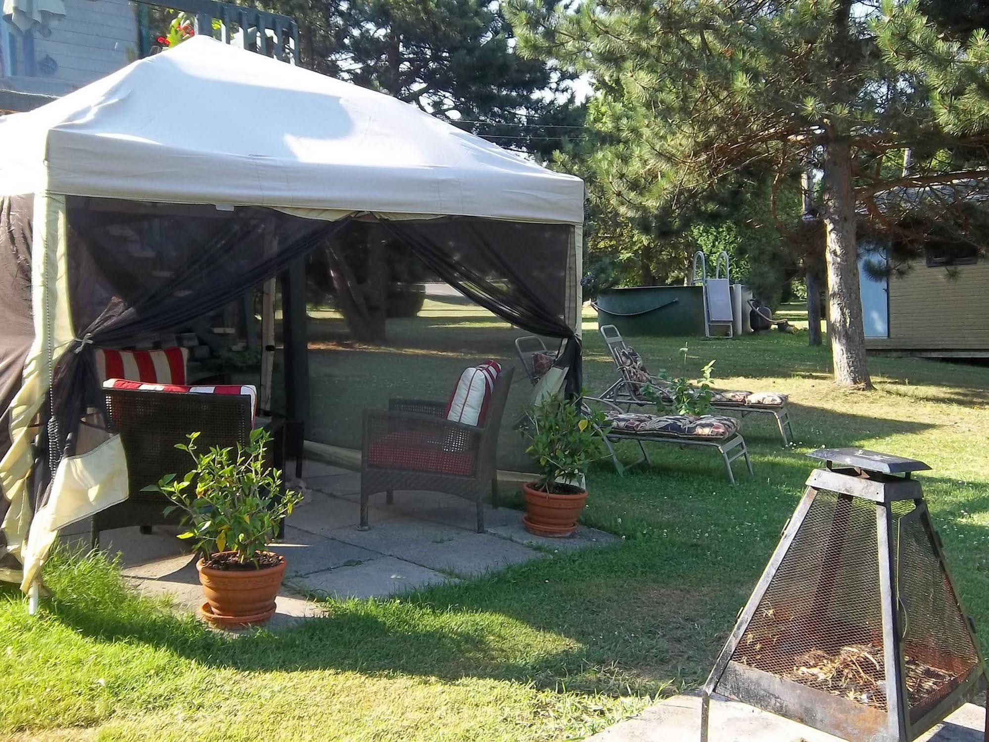 Gite La Halte Du Verger Bed And Breakfast Rivière-du-Loup Exteriör bild